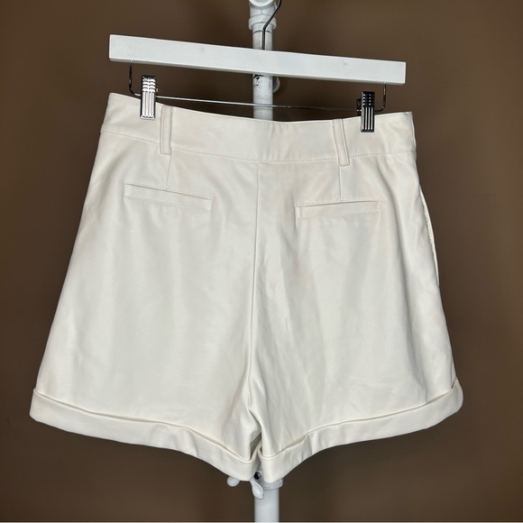 Generation Love Georgie Vegan Off-White Pearl Shorts With Cuffs Size M EUC - Picture 2 of 5